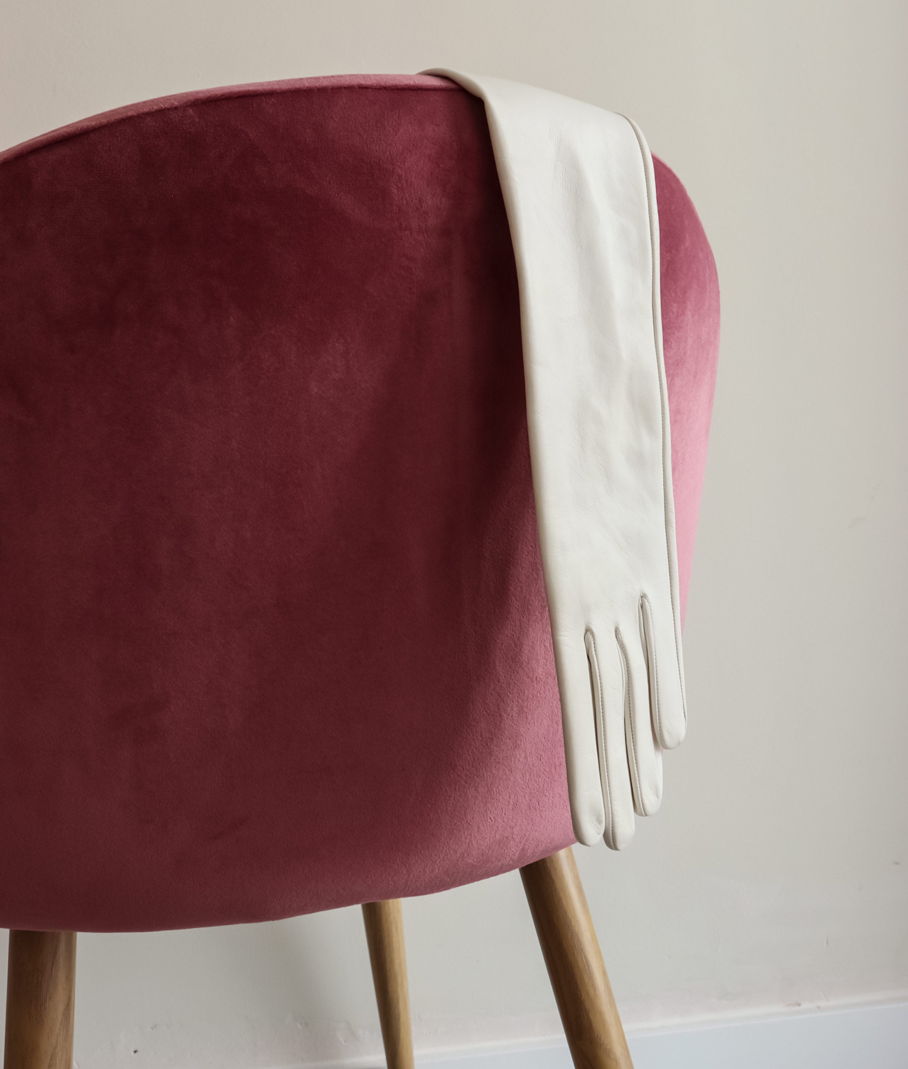 Odice White · Long Opera Leather Globes · Charlotte-luxury.com · Leather fetish warm length gloves · wedding Gloves · White leather gloves · Bridal Gloves · Made to measure gloves · Custom made gloves · Luxury Gloves